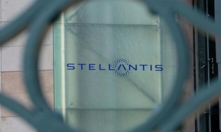 STELLANTIS DEBUTTA IN BORSA +7% A MILANO E A PARIGI