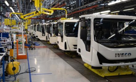 I camion degli Agnelli in viaggio verso la Cina. Iveco potrebbe essere ceduta a China First Automobiles Works