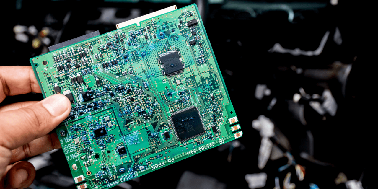 STELLANTIS, LA CRISI DEI CHIP SI AGGRAVA TURNI RIDOTTI. SCENARIO ALLARMANTE