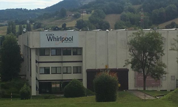 Whirlpool, incognita sul futuro, l’allarme dei sindacati: «Siamo senza Piano industriale»