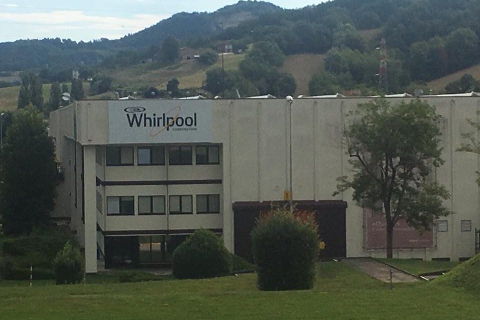 Whirlpool, incognita sul futuro, l’allarme dei sindacati: «Siamo senza Piano industriale»