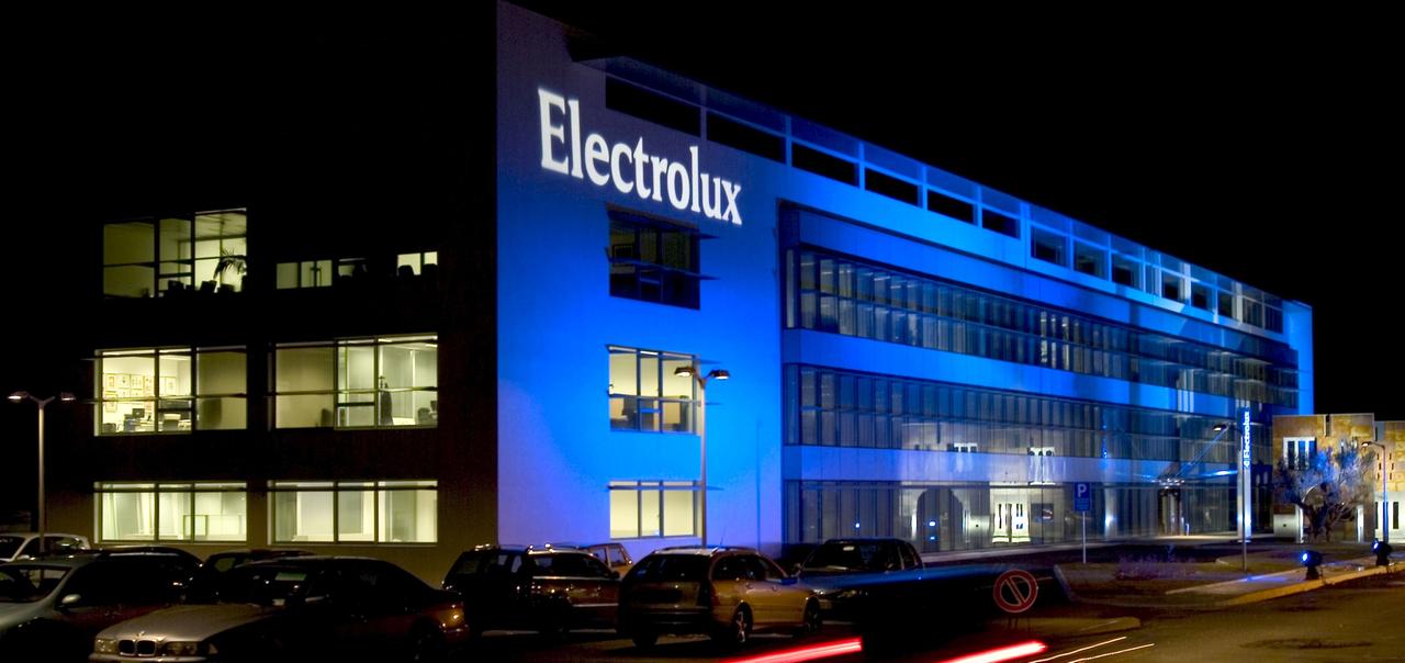 ELECTROLUX, CENTOMILA EURO A CHI SI LICENZIA