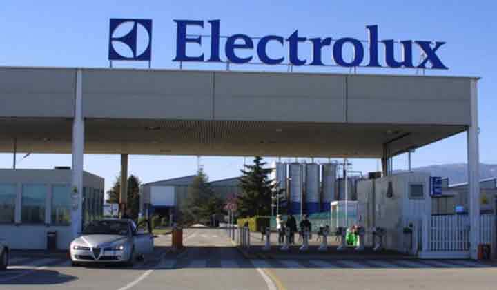 ELECTROLUX: DICHIARATI 210 ESUBERI FRA FORLÌ E PORCIA; L’ AZIENDA CHIEDE IL CONTRATTO DI SOLIDARIETÀ.