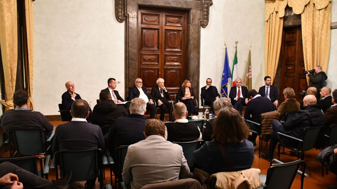 AST, FACCIA A FACCIA SINDACACATI-ARVEDI A PALAZZO DONINI