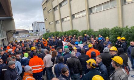 EX ILVA, SINDACATI IN PRESIDIO A ROMA: «VERTENZA NON GESTITA IN TRASPARENZA». «RISPOSTE O NON CI MUOVIAMO DA PALAZZO CHIGI»